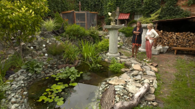 "Nowa Maja w ogrodzie": oczko wodne otoczone szczelinowymi skalniakami